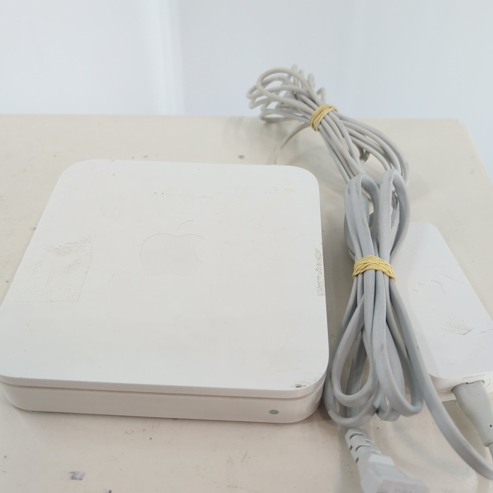 Apple #A1408‎ AirPort Extreme Base Station 5th Generation Wireless Router White